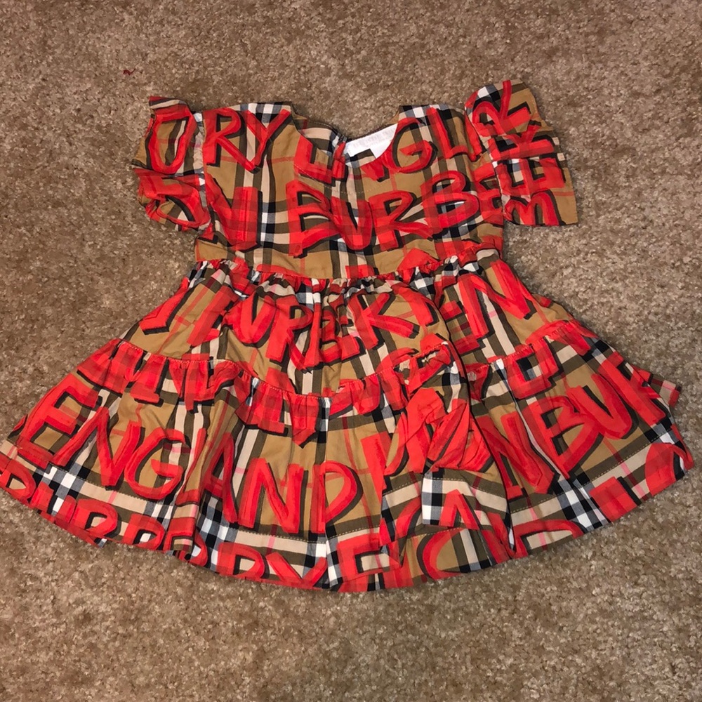 6M BURBERRY 3pc AMY SET!! Like New.